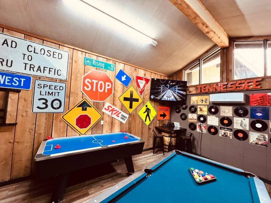 Bourbon Hollow Lodge With Hot Tub And Pool Plus Game Room Only 5 Min To Downtown 蓋特林堡 外观 照片