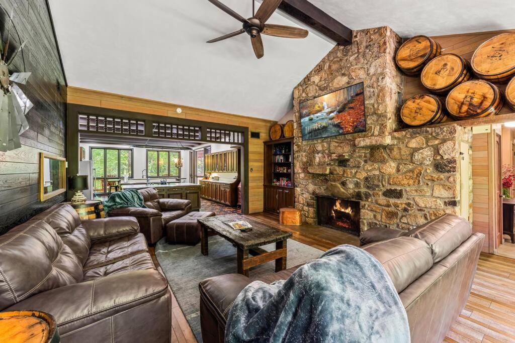 Bourbon Hollow Lodge With Hot Tub And Pool Plus Game Room Only 5 Min To Downtown 蓋特林堡 外观 照片