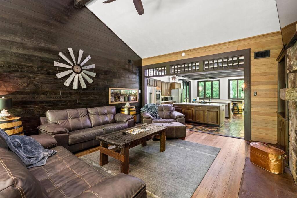 Bourbon Hollow Lodge With Hot Tub And Pool Plus Game Room Only 5 Min To Downtown 蓋特林堡 外观 照片
