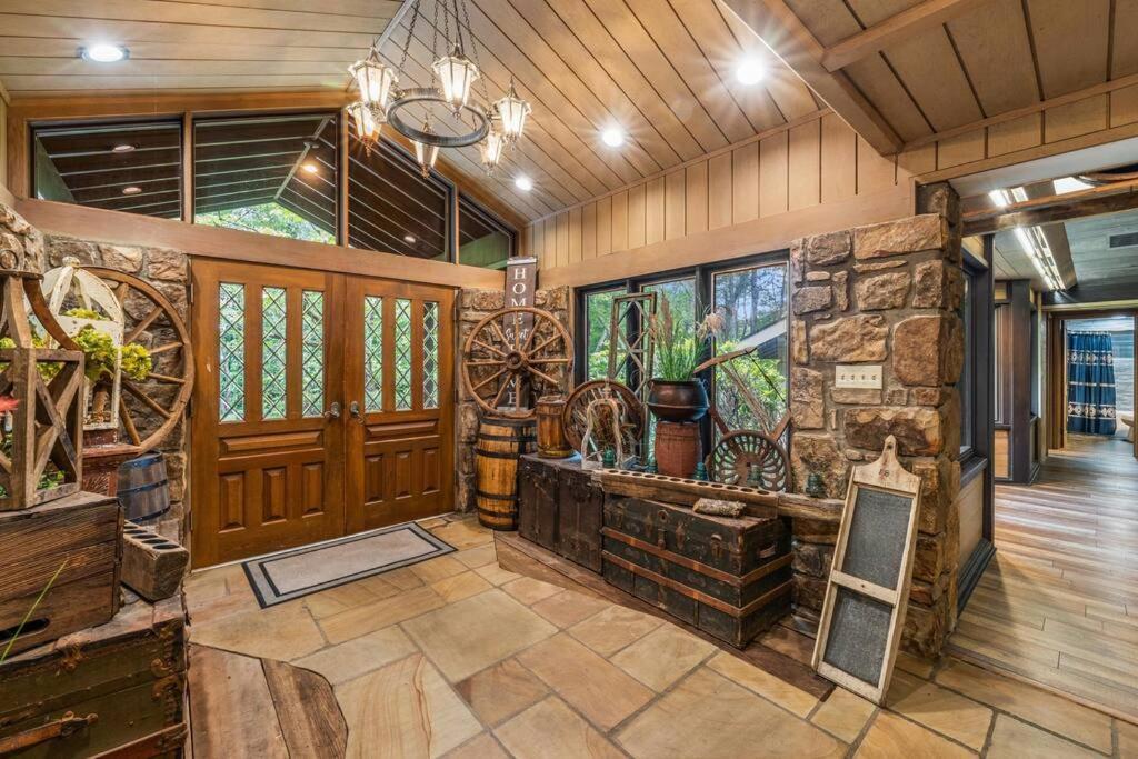 Bourbon Hollow Lodge With Hot Tub And Pool Plus Game Room Only 5 Min To Downtown 蓋特林堡 外观 照片
