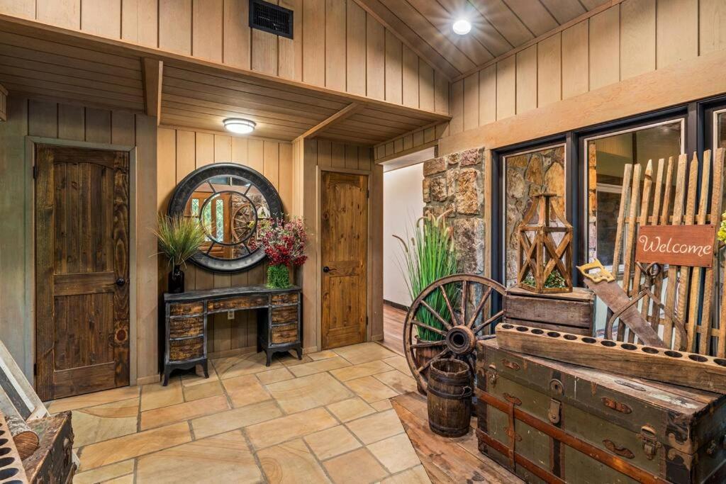 Bourbon Hollow Lodge With Hot Tub And Pool Plus Game Room Only 5 Min To Downtown 蓋特林堡 外观 照片