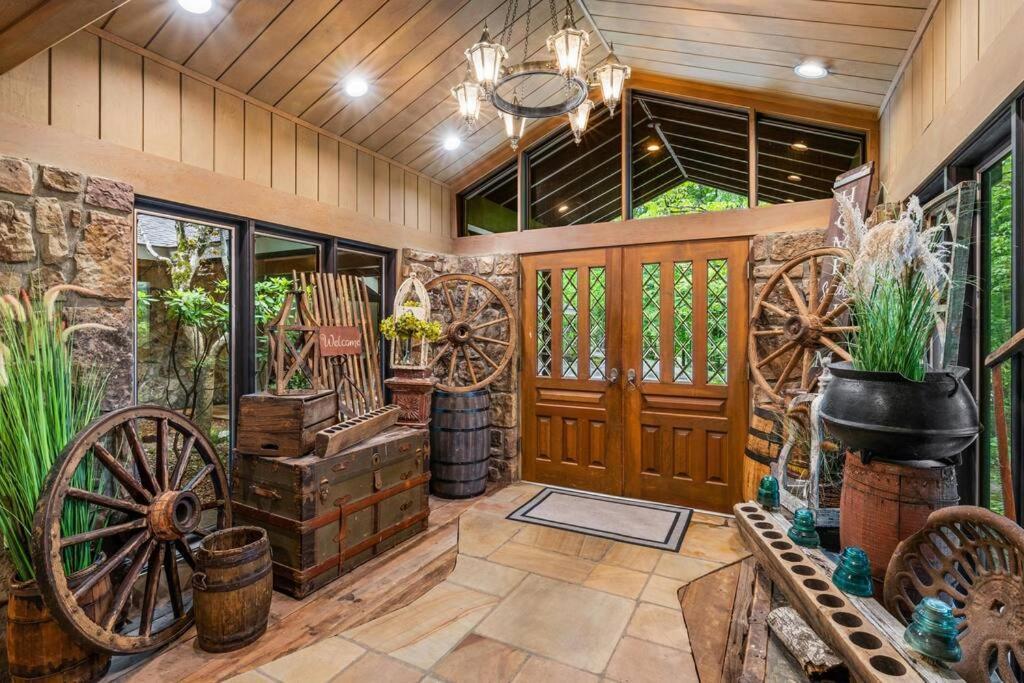 Bourbon Hollow Lodge With Hot Tub And Pool Plus Game Room Only 5 Min To Downtown 蓋特林堡 外观 照片