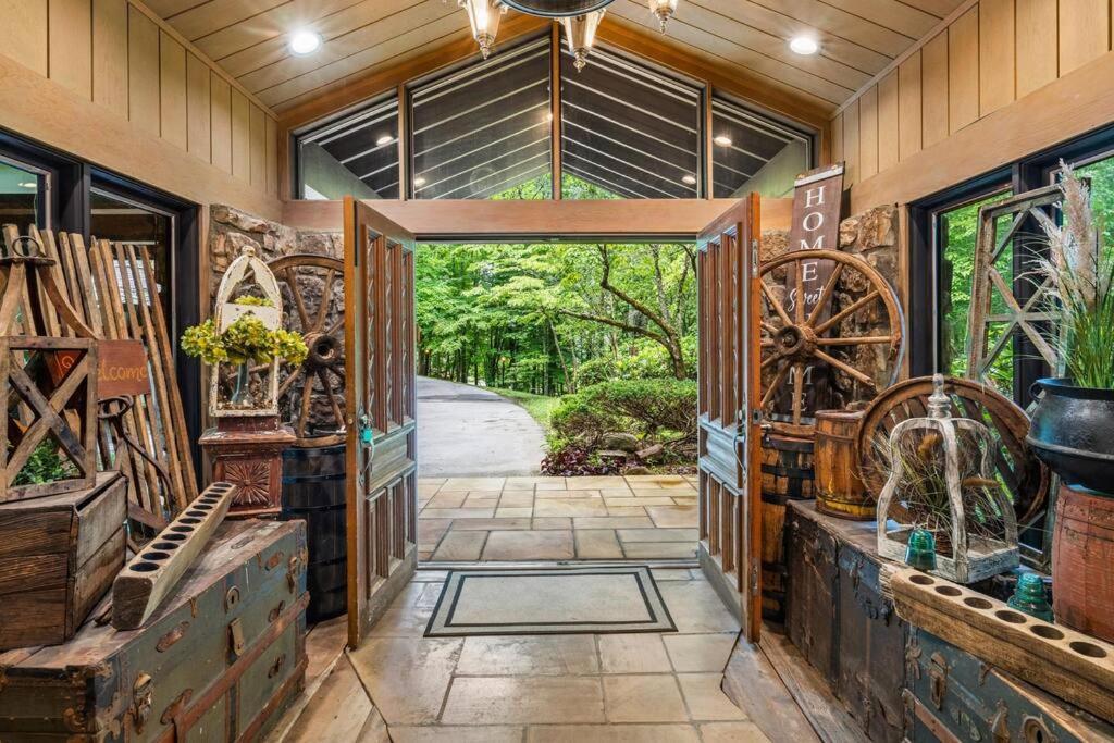 Bourbon Hollow Lodge With Hot Tub And Pool Plus Game Room Only 5 Min To Downtown 蓋特林堡 外观 照片