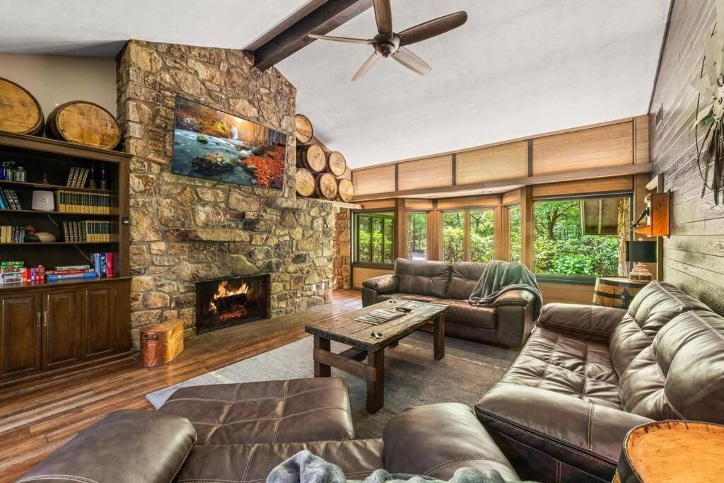 Bourbon Hollow Lodge With Hot Tub And Pool Plus Game Room Only 5 Min To Downtown 蓋特林堡 外观 照片