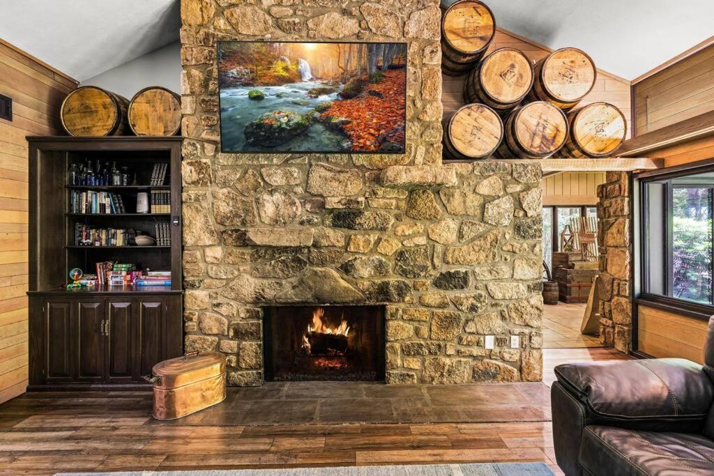Bourbon Hollow Lodge With Hot Tub And Pool Plus Game Room Only 5 Min To Downtown 蓋特林堡 外观 照片