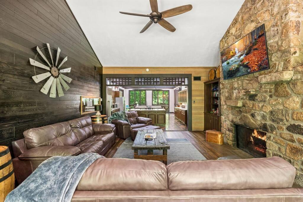 Bourbon Hollow Lodge With Hot Tub And Pool Plus Game Room Only 5 Min To Downtown 蓋特林堡 外观 照片