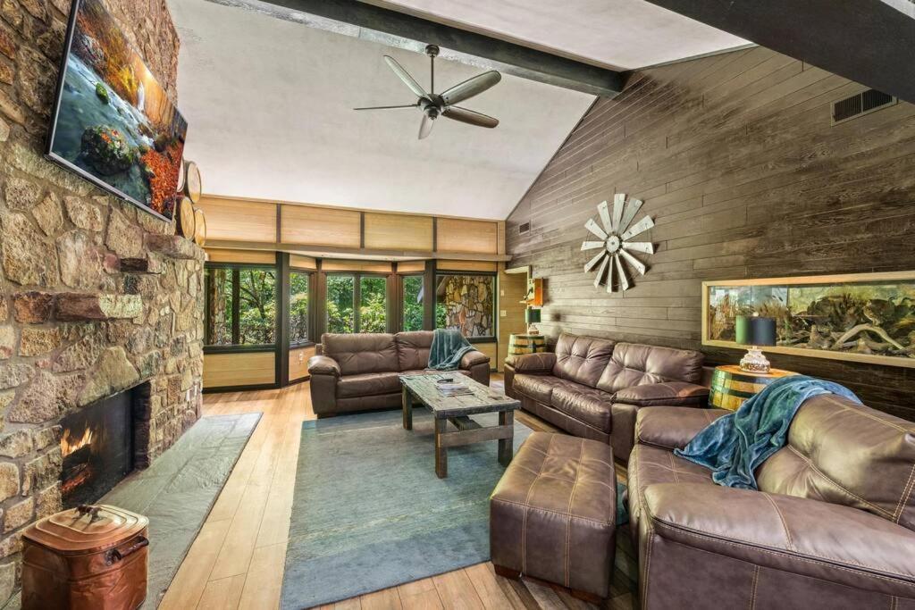 Bourbon Hollow Lodge With Hot Tub And Pool Plus Game Room Only 5 Min To Downtown 蓋特林堡 外观 照片
