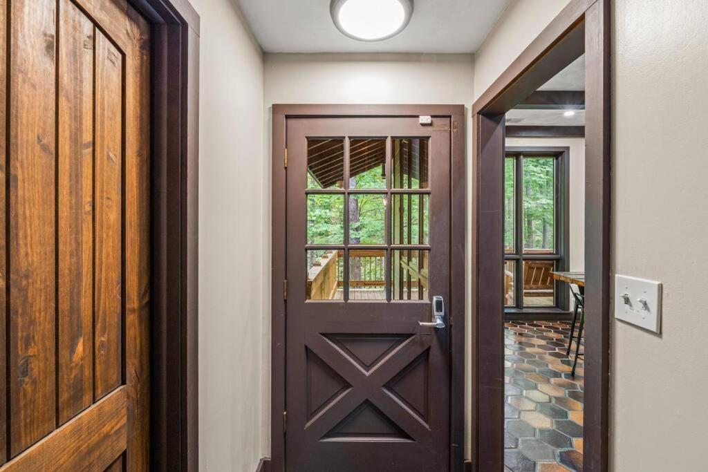 Bourbon Hollow Lodge With Hot Tub And Pool Plus Game Room Only 5 Min To Downtown 蓋特林堡 外观 照片