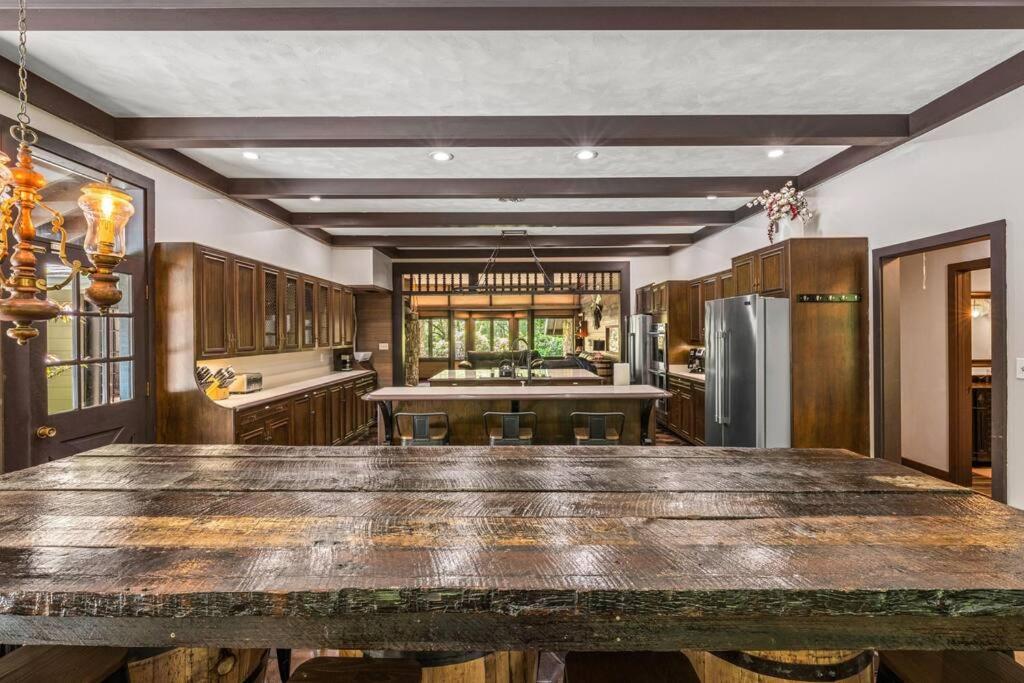 Bourbon Hollow Lodge With Hot Tub And Pool Plus Game Room Only 5 Min To Downtown 蓋特林堡 外观 照片