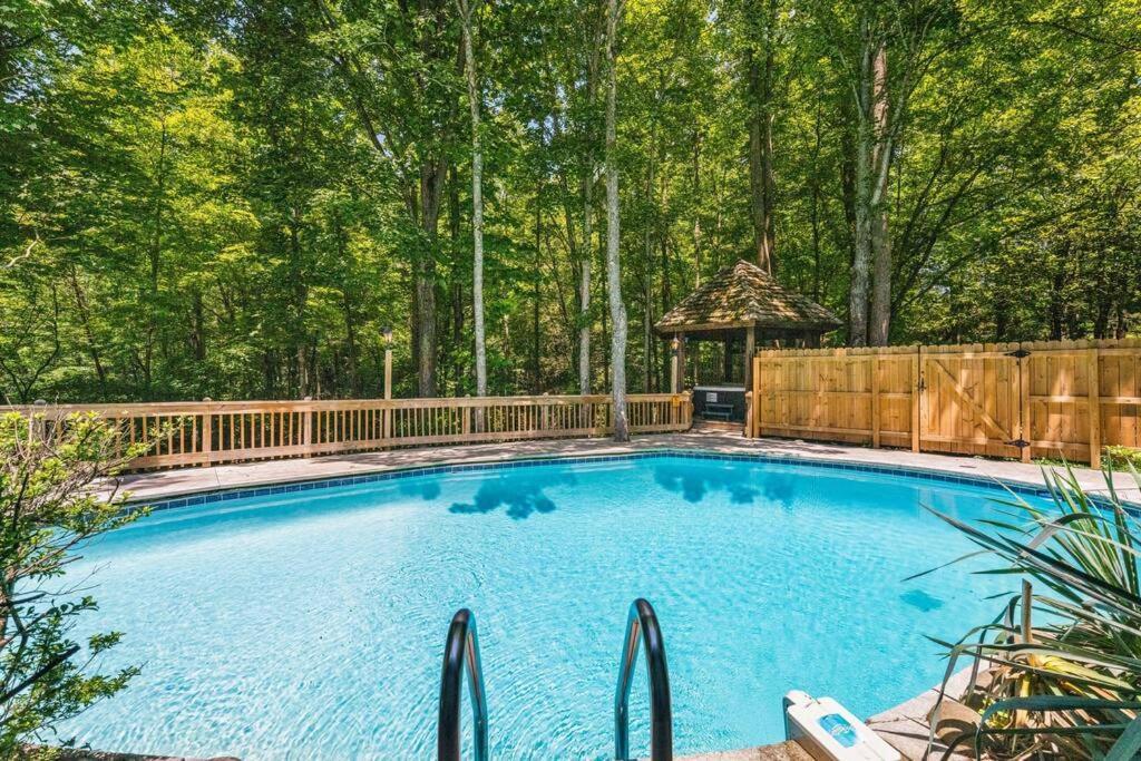 Bourbon Hollow Lodge With Hot Tub And Pool Plus Game Room Only 5 Min To Downtown 蓋特林堡 外观 照片