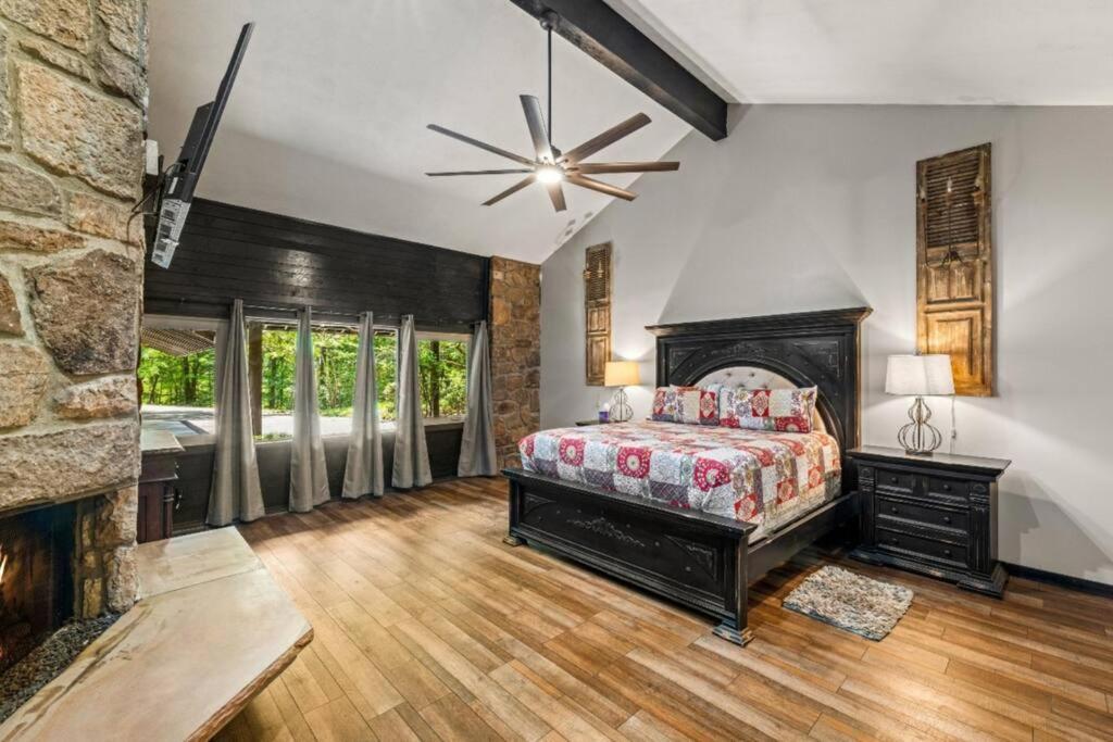 Bourbon Hollow Lodge With Hot Tub And Pool Plus Game Room Only 5 Min To Downtown 蓋特林堡 外观 照片
