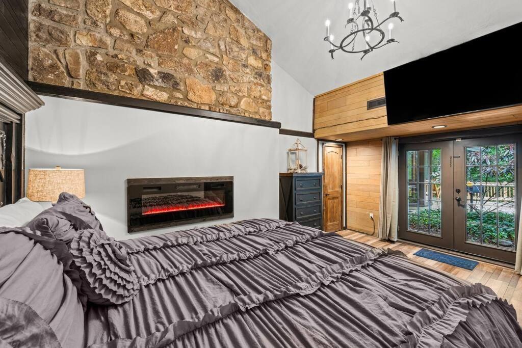 Bourbon Hollow Lodge With Hot Tub And Pool Plus Game Room Only 5 Min To Downtown 蓋特林堡 外观 照片