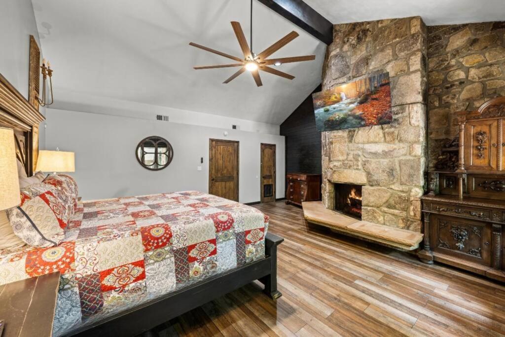 Bourbon Hollow Lodge With Hot Tub And Pool Plus Game Room Only 5 Min To Downtown 蓋特林堡 外观 照片
