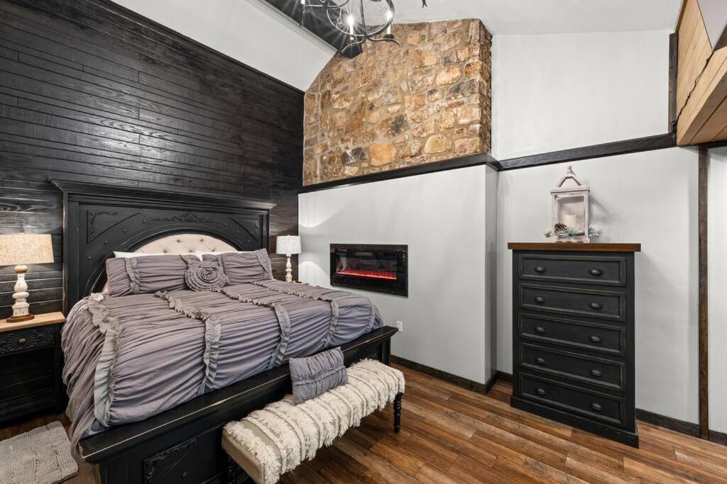 Bourbon Hollow Lodge With Hot Tub And Pool Plus Game Room Only 5 Min To Downtown 蓋特林堡 外观 照片