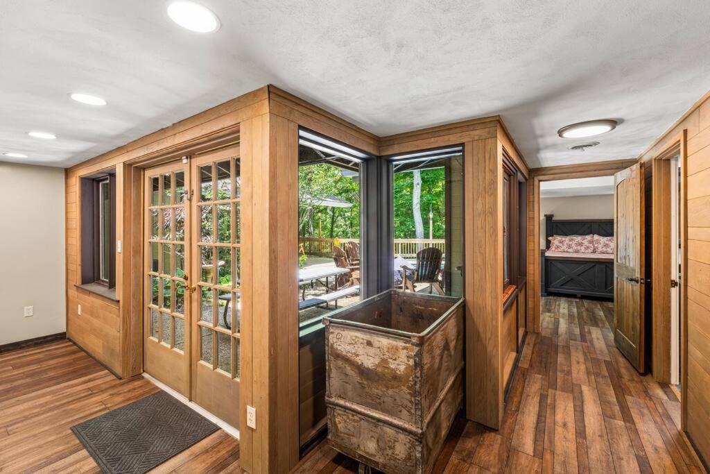 Bourbon Hollow Lodge With Hot Tub And Pool Plus Game Room Only 5 Min To Downtown 蓋特林堡 外观 照片