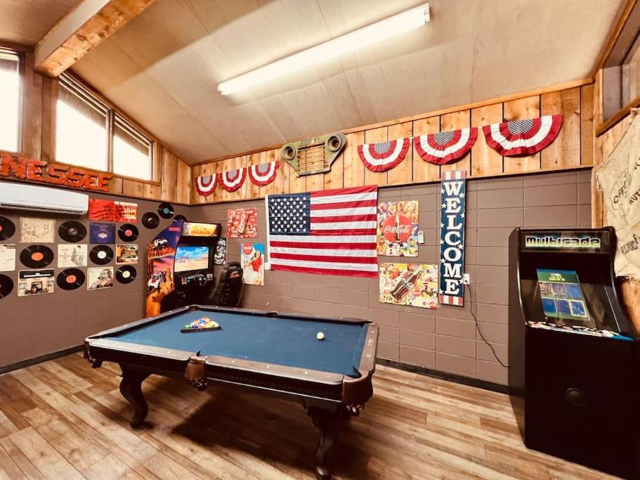 Bourbon Hollow Lodge With Hot Tub And Pool Plus Game Room Only 5 Min To Downtown 蓋特林堡 外观 照片
