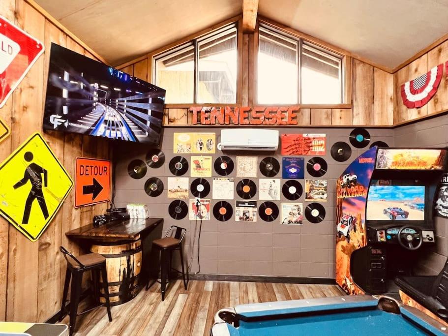 Bourbon Hollow Lodge With Hot Tub And Pool Plus Game Room Only 5 Min To Downtown 蓋特林堡 外观 照片