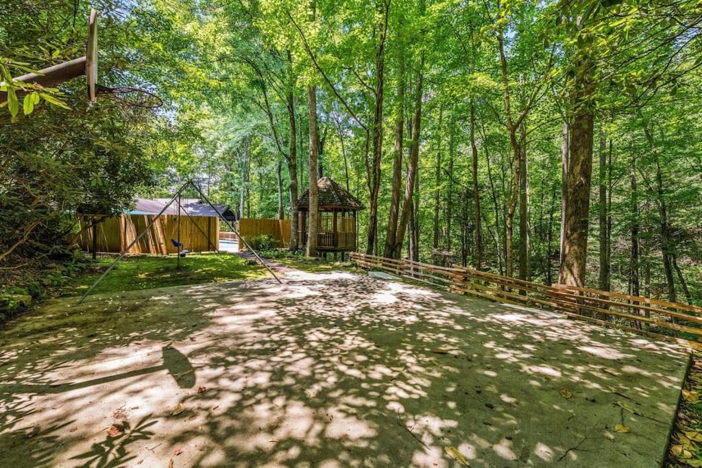 Bourbon Hollow Lodge With Hot Tub And Pool Plus Game Room Only 5 Min To Downtown 蓋特林堡 外观 照片