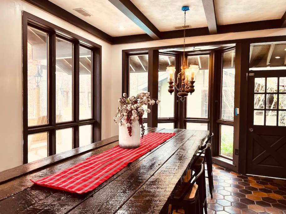 Bourbon Hollow Lodge With Hot Tub And Pool Plus Game Room Only 5 Min To Downtown 蓋特林堡 外观 照片
